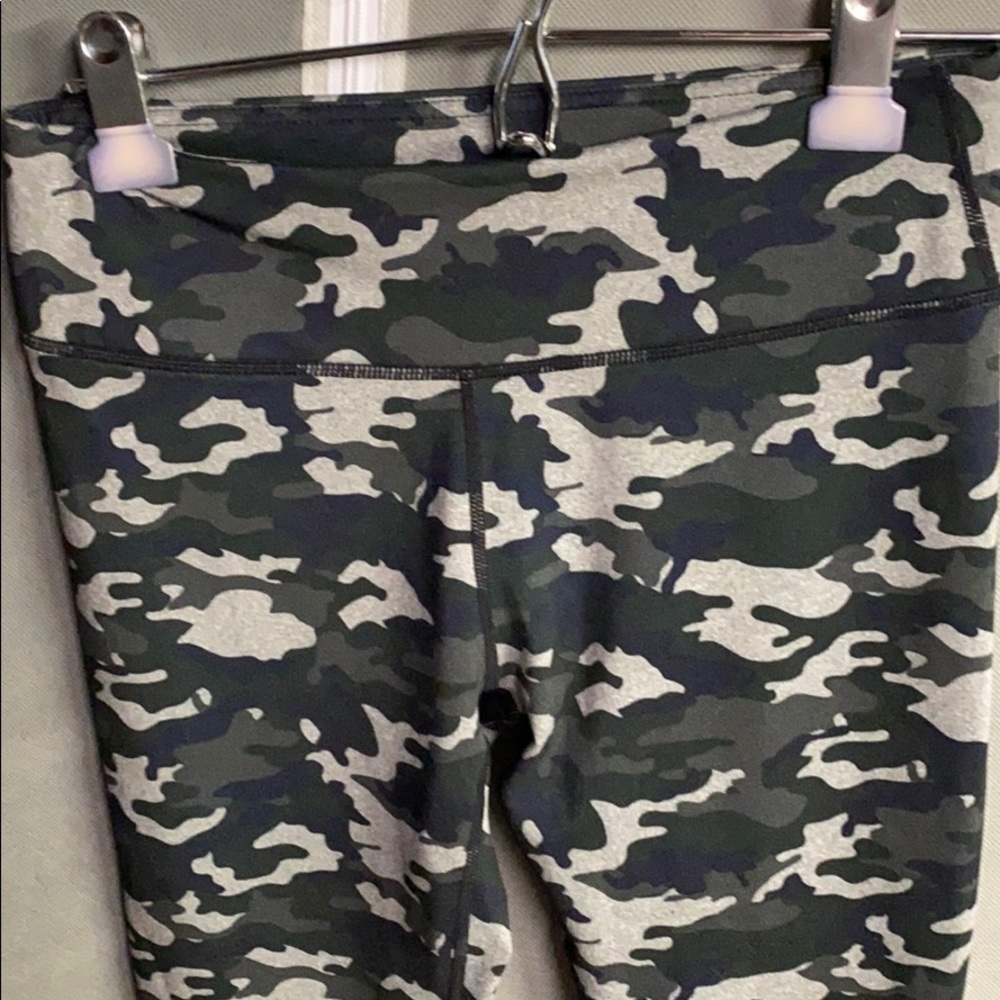 Women’s Camo Fabletics leggings
